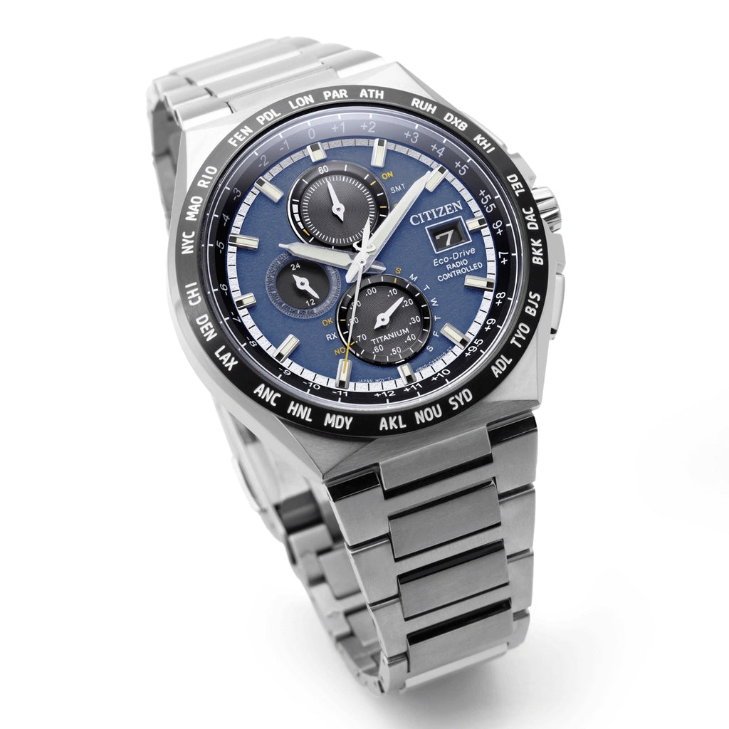 Montre Citizen avec cadran bleu et bracelet en métal