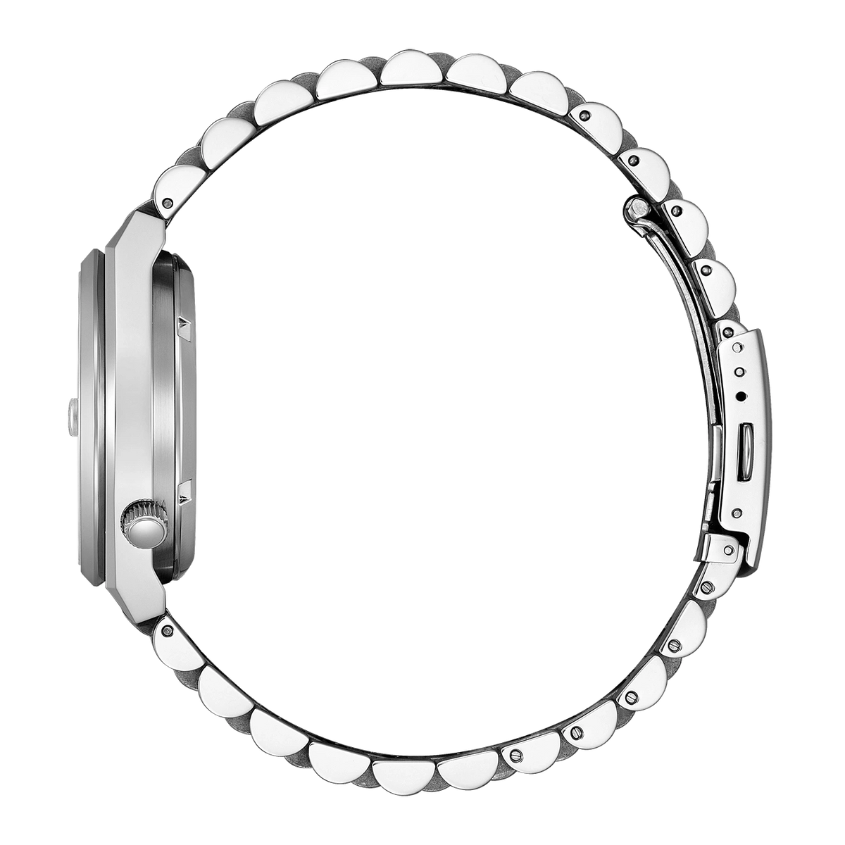 Montre à bracelet en argent sur fond blanc, vue de côté.